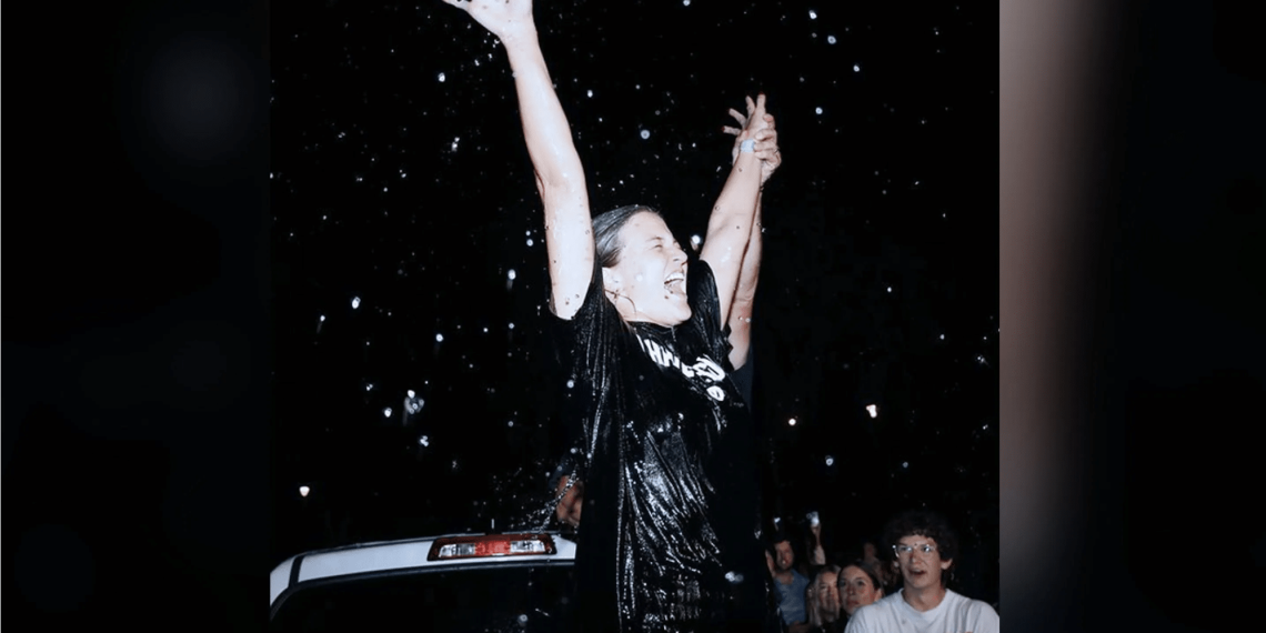 1,000 University of Florida Students ‘Rushed the Stage’ to Choose Christ, Hundreds Baptized